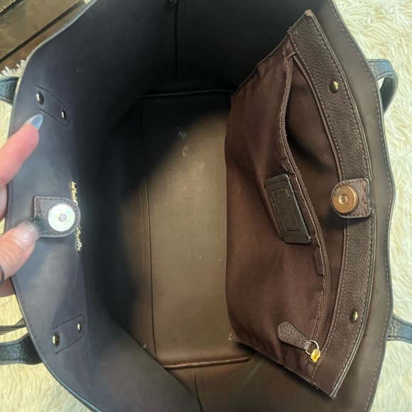 EUC no callouts! Coach Black Leather Tote Bag 11”x13” tote - Picture 11 of 11